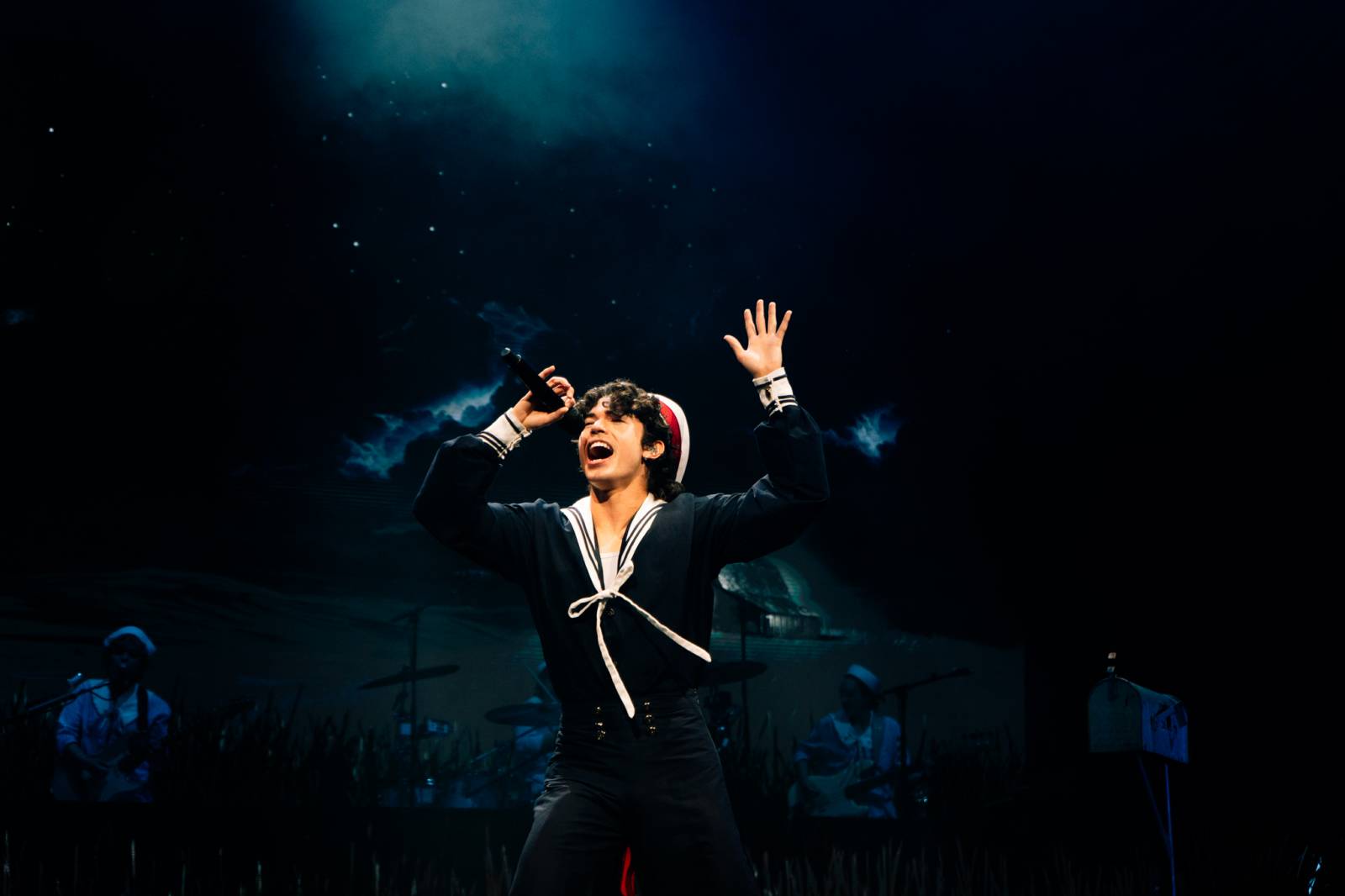 Námořník Conan Gray oslnil Prahu i podruhé. O2 arena mu zobala z rukou