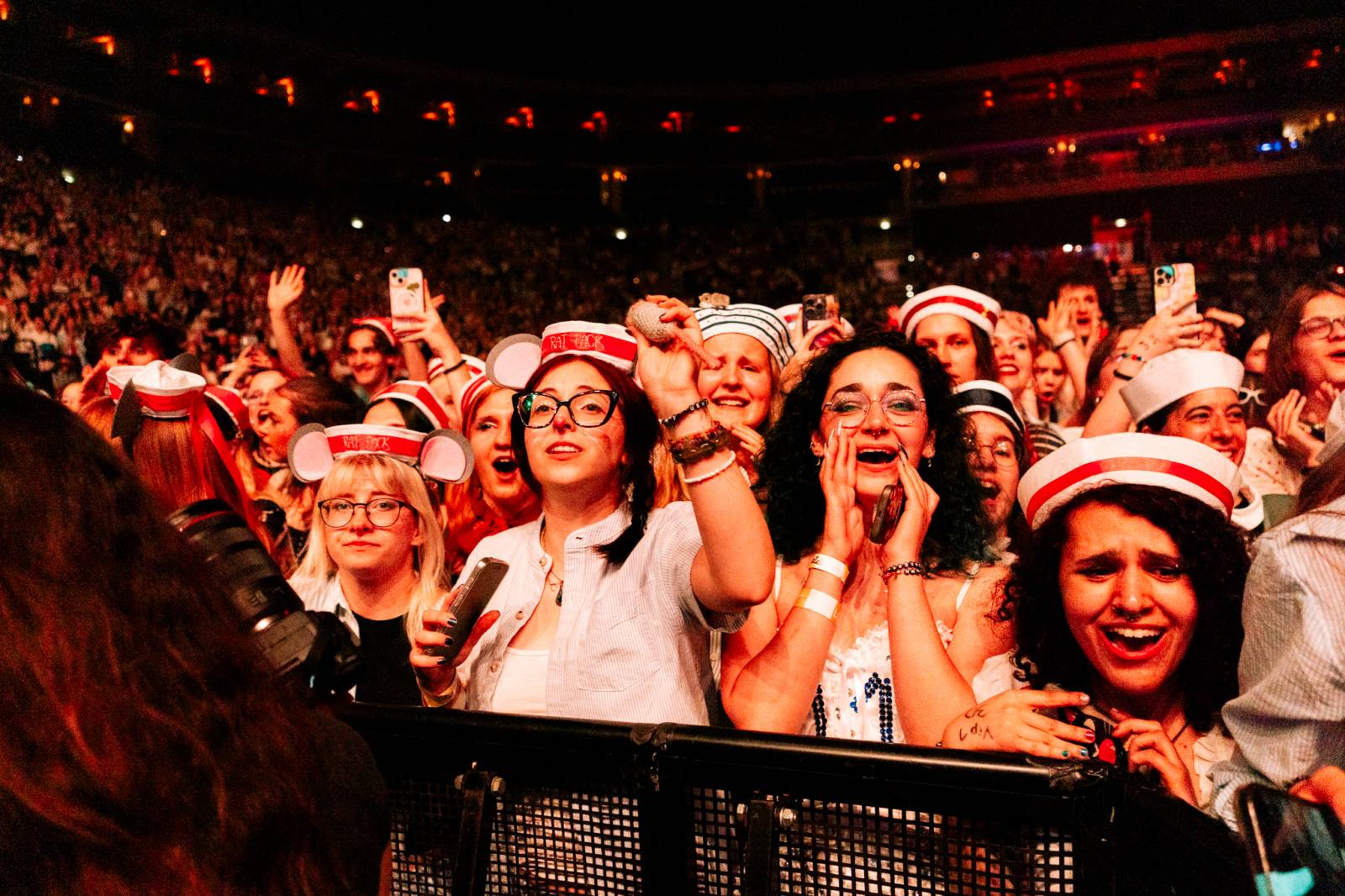 Námořník Conan Gray oslnil Prahu i podruhé. O2 arena mu zobala z rukou