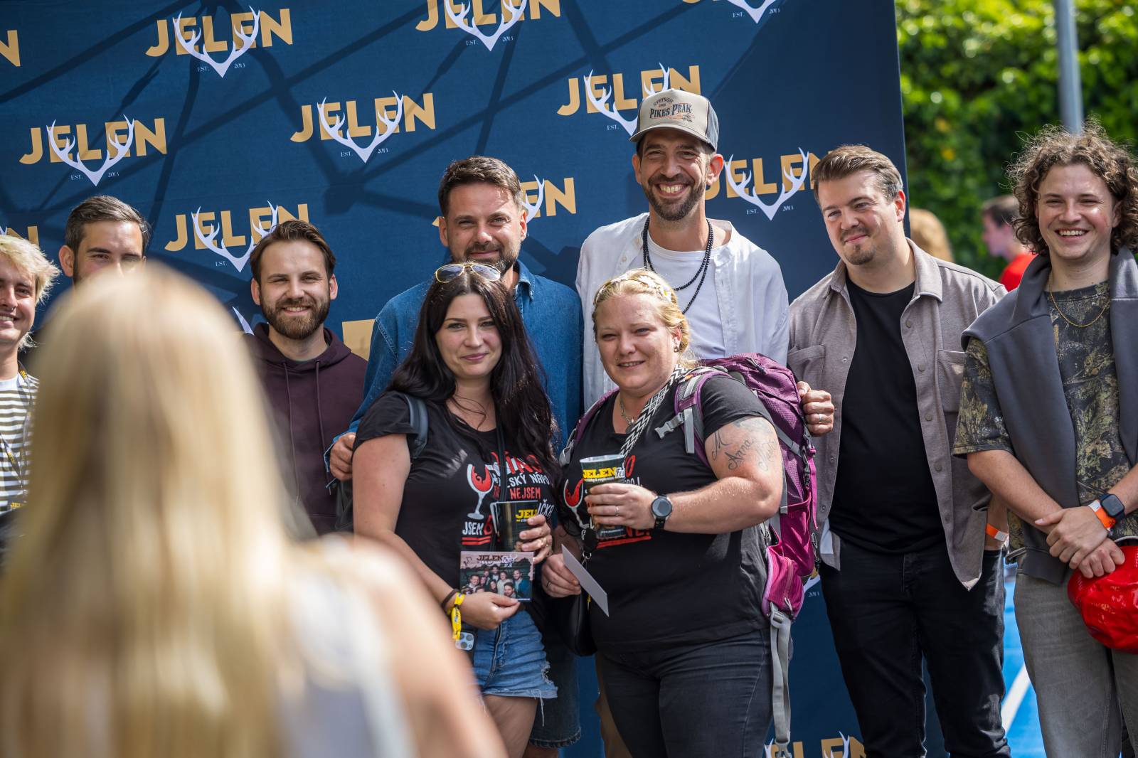 Jelen zahájil svůj putovní festival. Do Prahy si jako hosta přizval Dědu Mládka Illegal Band