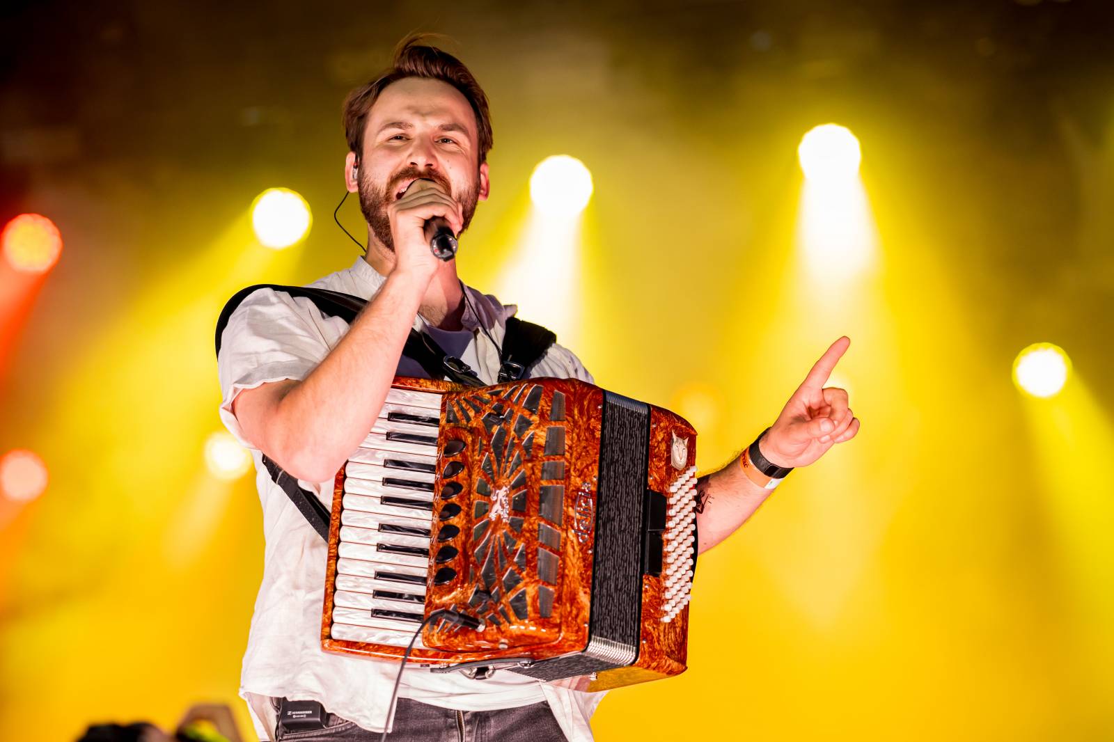 Jelen zahájil svůj putovní festival. Do Prahy si jako hosta přizval Dědu Mládka Illegal Band