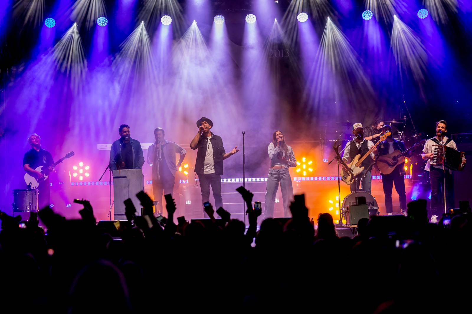 Jelen zahájil svůj putovní festival. Do Prahy si jako hosta přizval Dědu Mládka Illegal Band