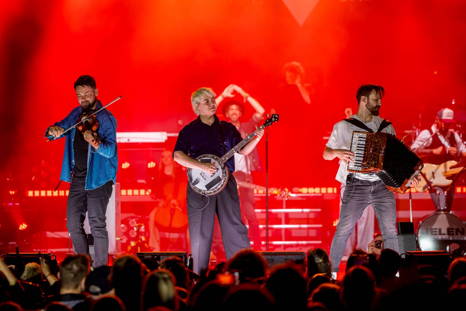 Jelen zahájil svůj putovní festival. Do Prahy si jako hosta přizval Dědu Mládka Illegal Band