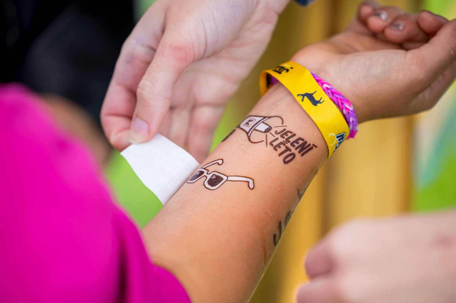 Jelen zahájil svůj putovní festival. Do Prahy si jako hosta přizval Dědu Mládka Illegal Band