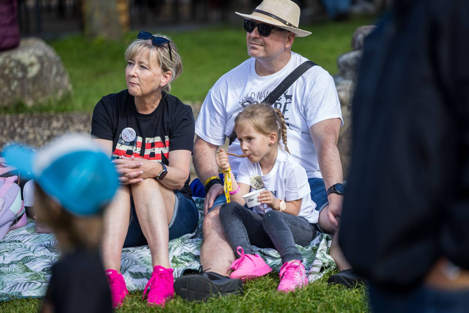 Jelen zahájil svůj putovní festival. Do Prahy si jako hosta přizval Dědu Mládka Illegal Band