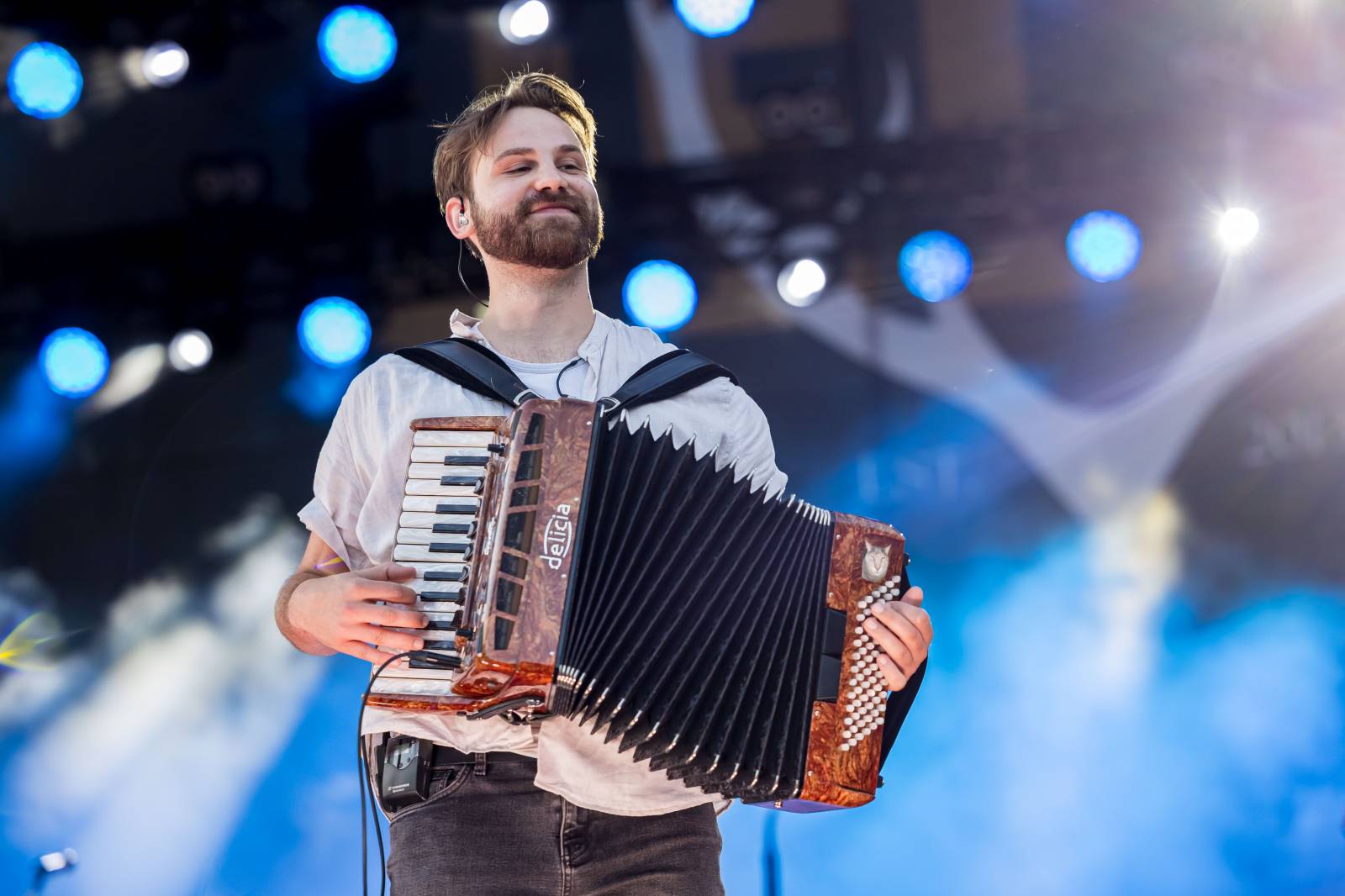 Jelen zahájil svůj putovní festival. Do Prahy si jako hosta přizval Dědu Mládka Illegal Band