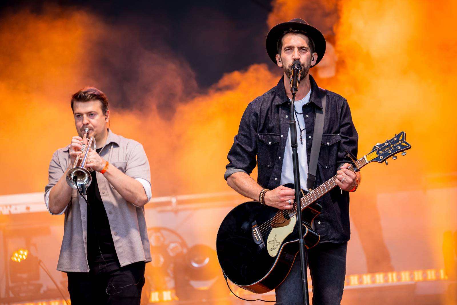 Jelen zahájil svůj putovní festival. Do Prahy si jako hosta přizval Dědu Mládka Illegal Band