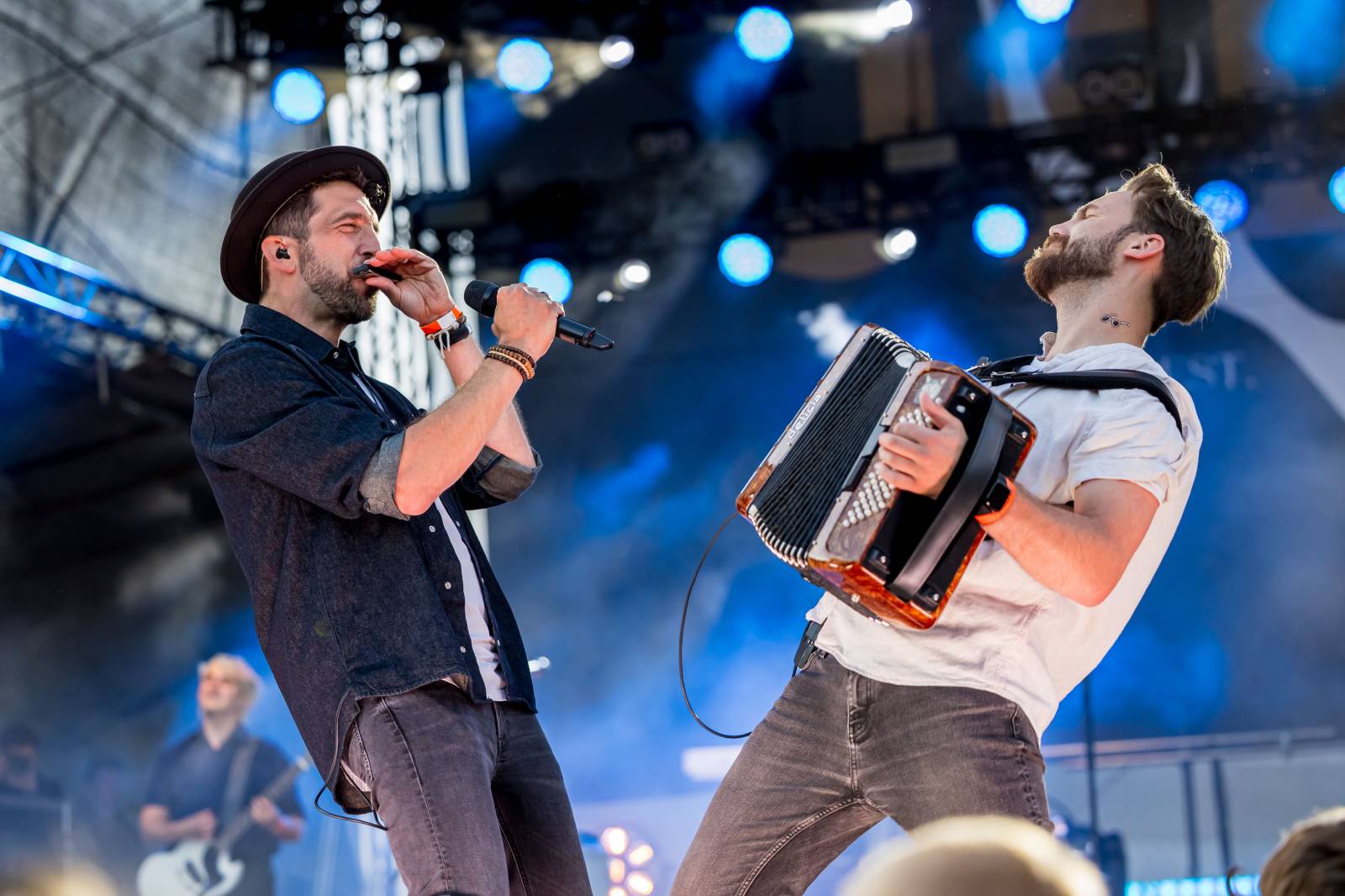 Jelen zahájil svůj putovní festival. Do Prahy si jako hosta přizval Dědu Mládka Illegal Band