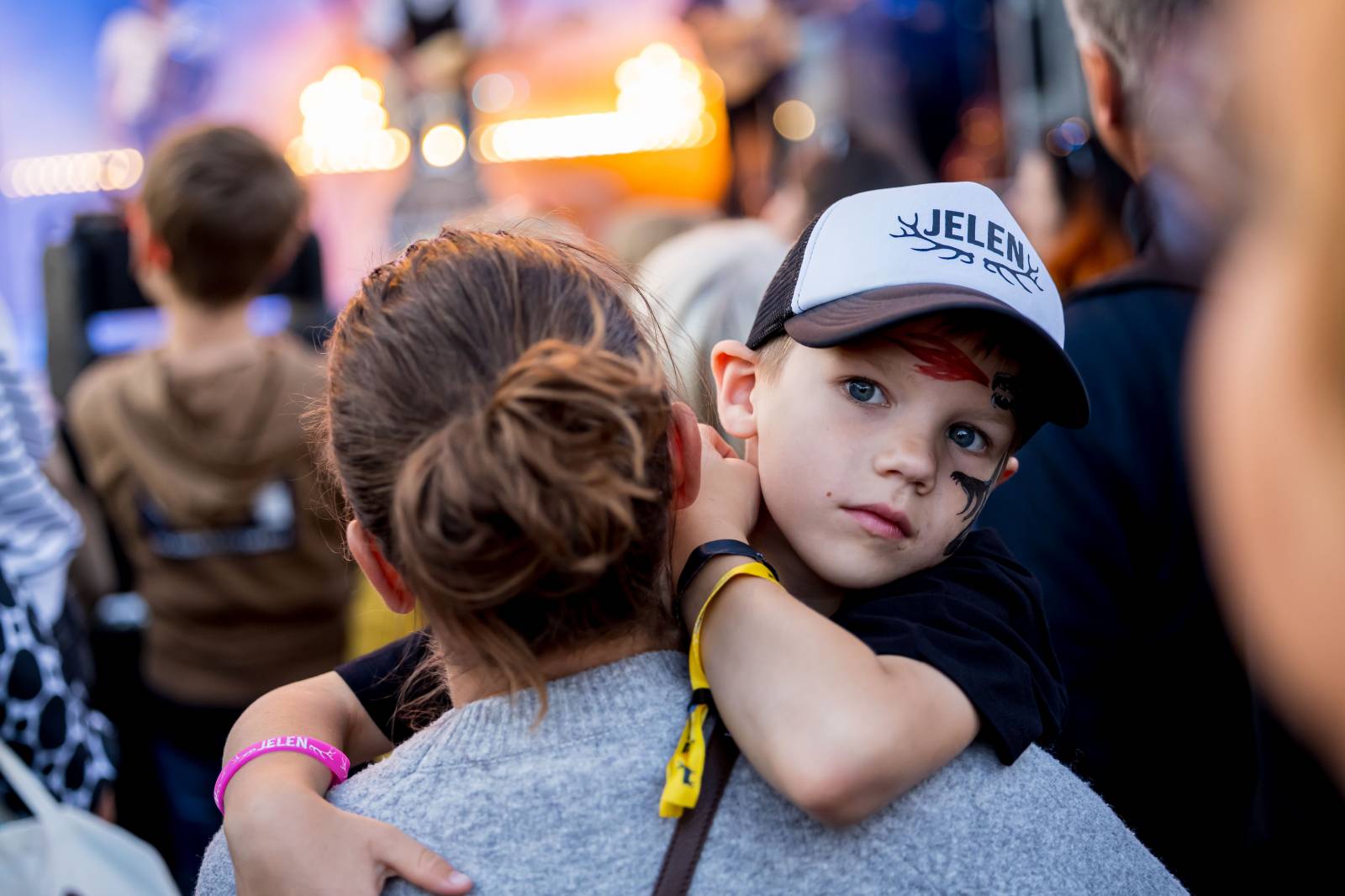 Jelen zahájil svůj putovní festival. Do Prahy si jako hosta přizval Dědu Mládka Illegal Band
