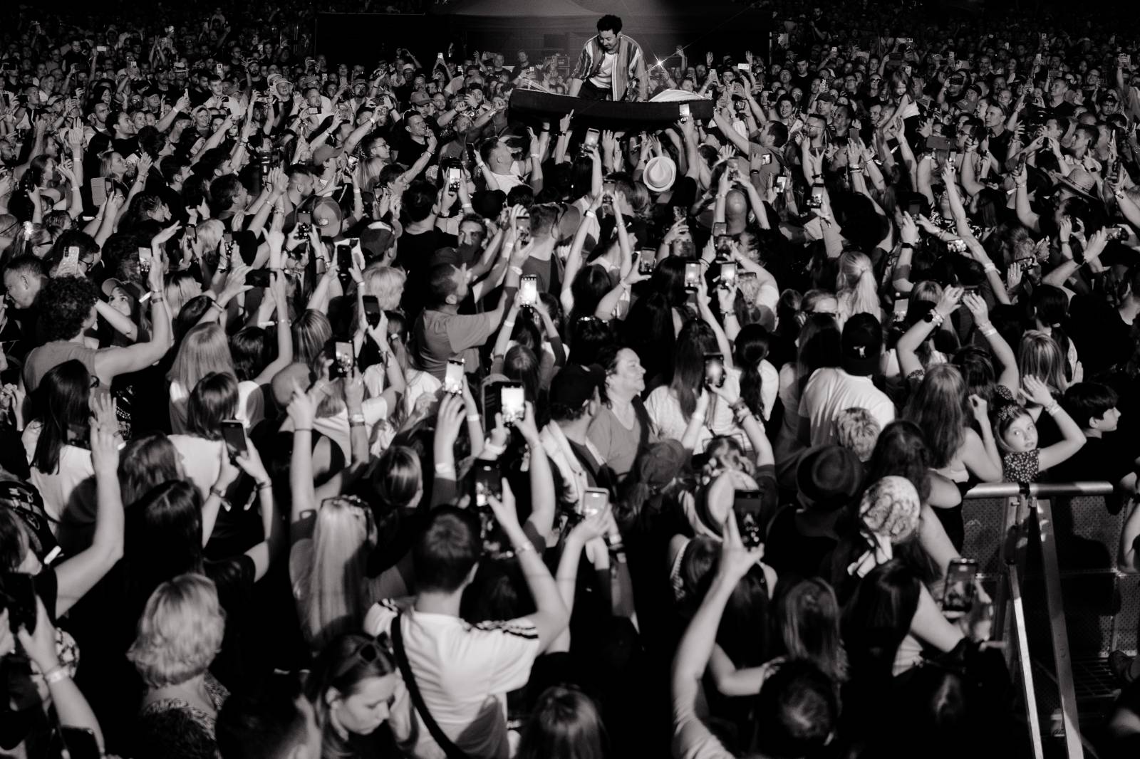 Mirai odstartovali na Slavnostech Břeclav své festivalové léto. Fanouškům dali nahlédnout do svého pokoje
