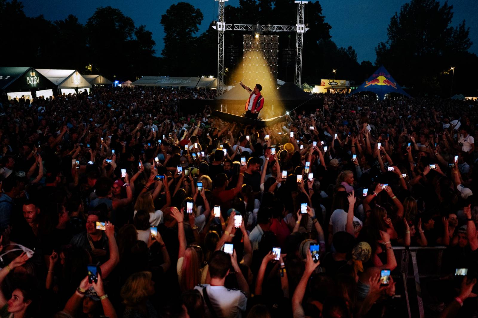 Mirai odstartovali na Slavnostech Břeclav své festivalové léto. Fanouškům dali nahlédnout do svého pokoje