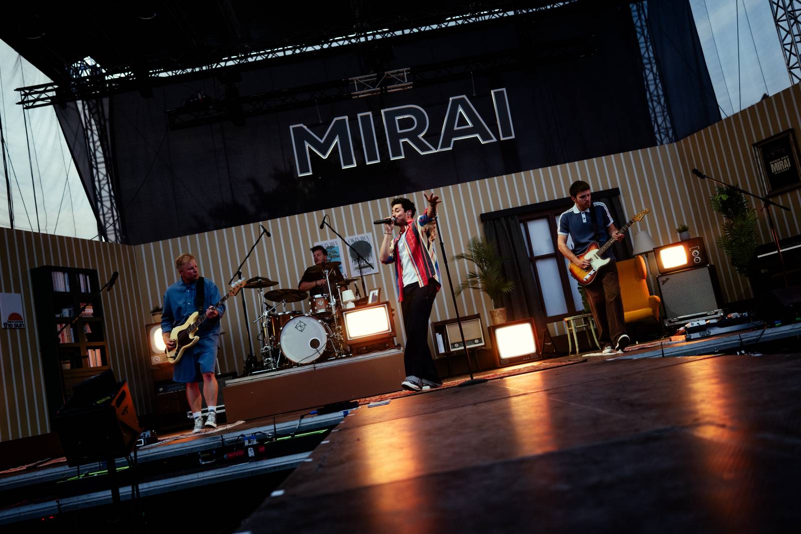 Mirai odstartovali na Slavnostech Břeclav své festivalové léto. Fanouškům dali nahlédnout do svého pokoje