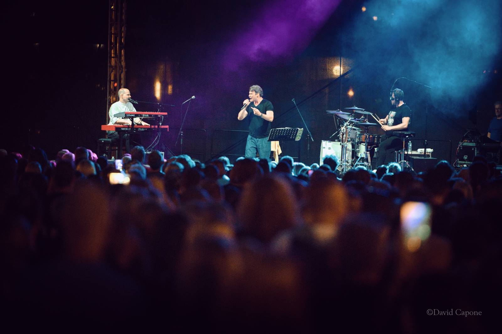 Tros Discotequos se vrátili do Plzně. Fanoušky bavili svou pěvecky-improvizační show