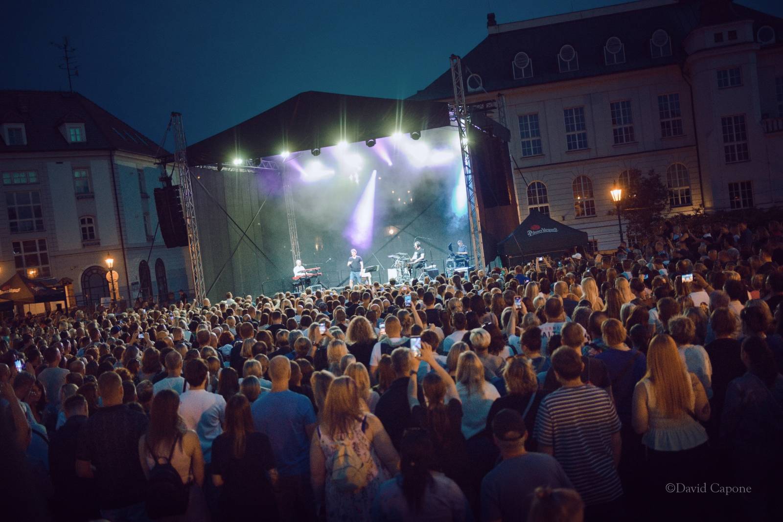 Tros Discotequos se vrátili do Plzně. Fanoušky bavili svou pěvecky-improvizační show