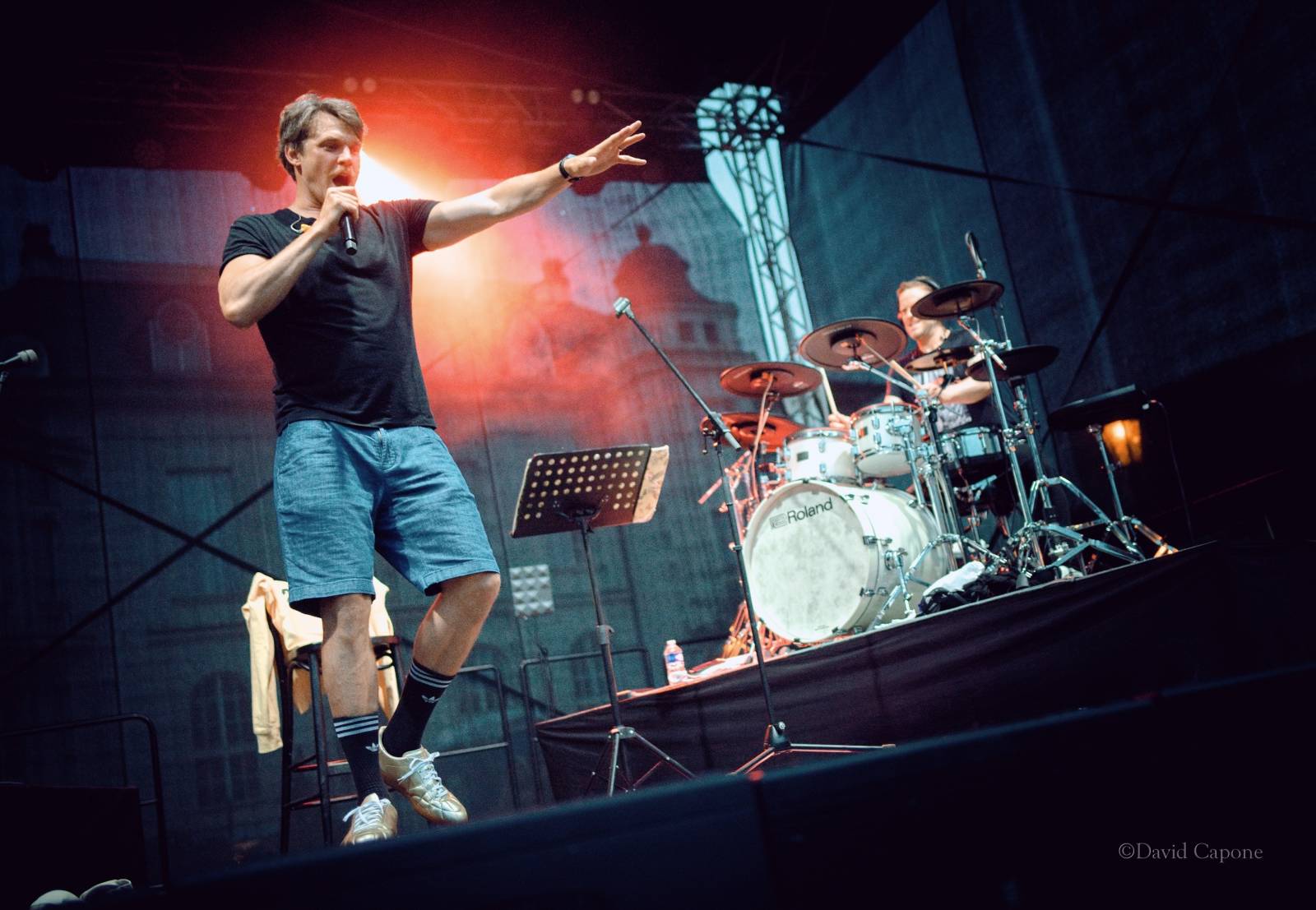 Tros Discotequos se vrátili do Plzně. Fanoušky bavili svou pěvecky-improvizační show