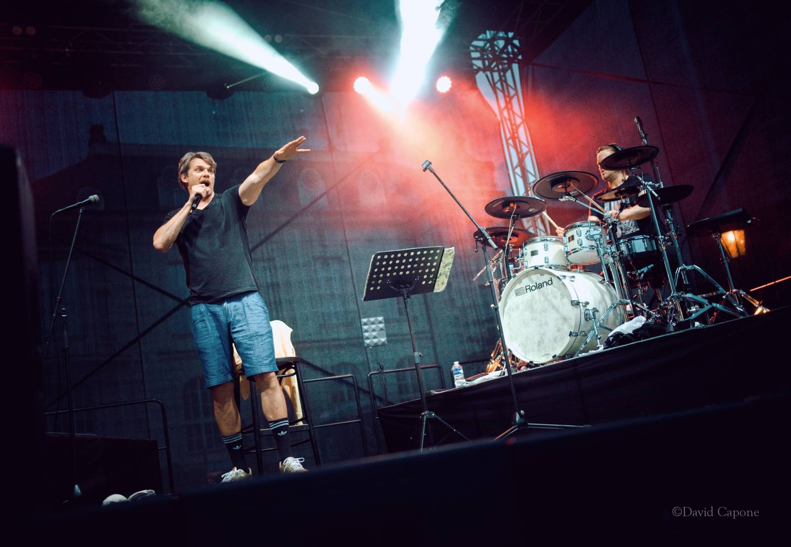 Tros Discotequos se vrátili do Plzně. Fanoušky bavili svou pěvecky-improvizační show
