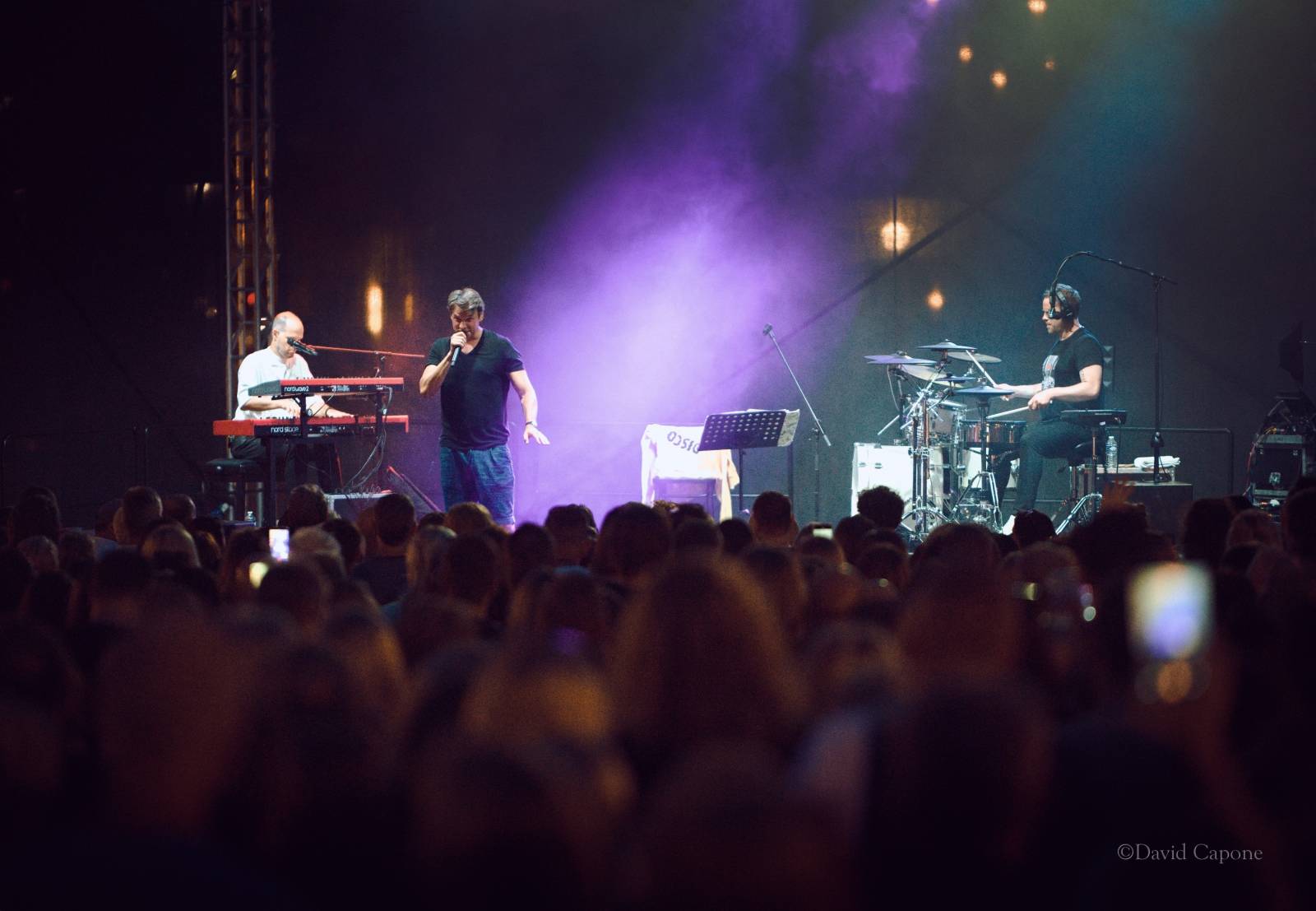 Tros Discotequos se vrátili do Plzně. Fanoušky bavili svou pěvecky-improvizační show