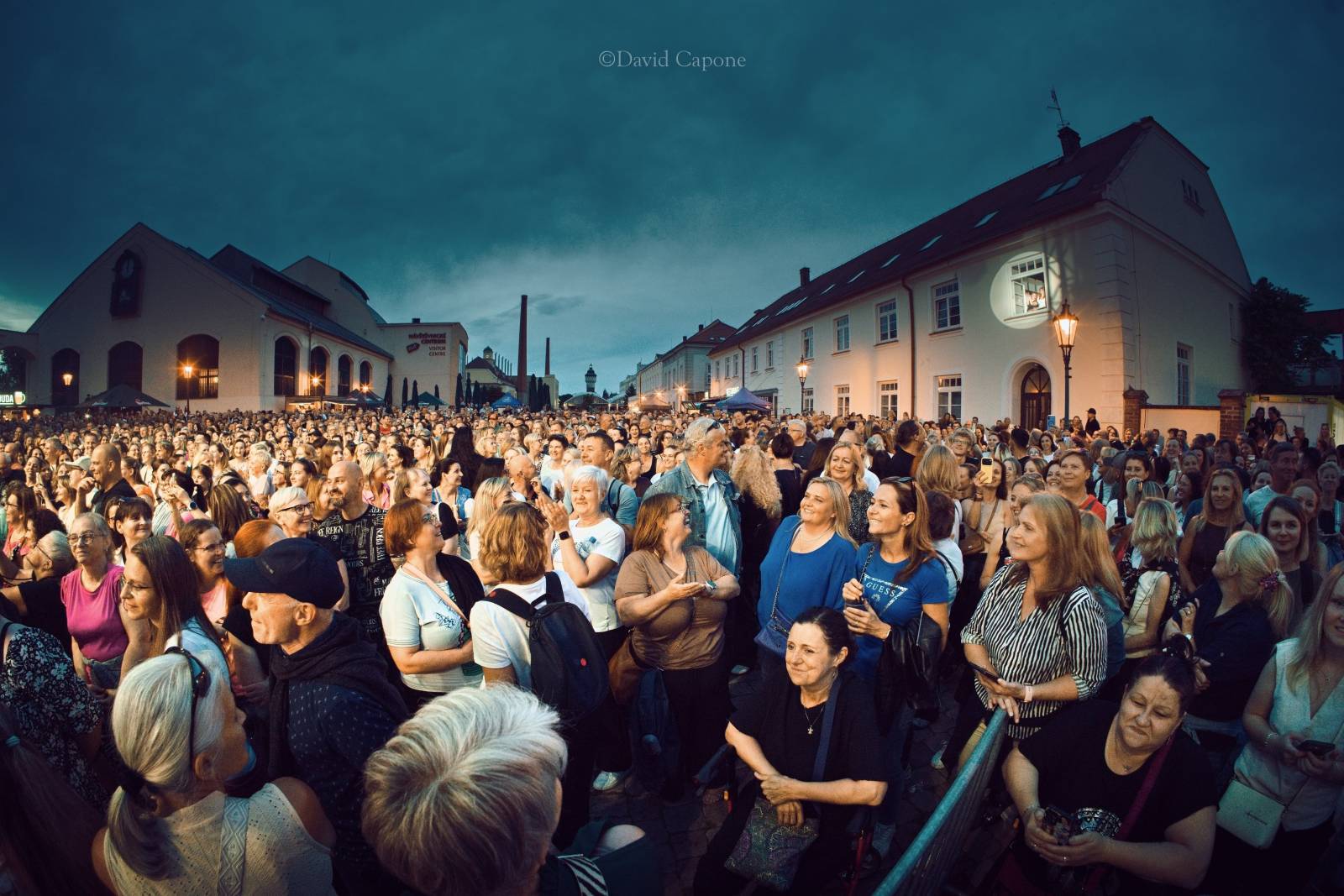 Tros Discotequos se vrátili do Plzně. Fanoušky bavili svou pěvecky-improvizační show
