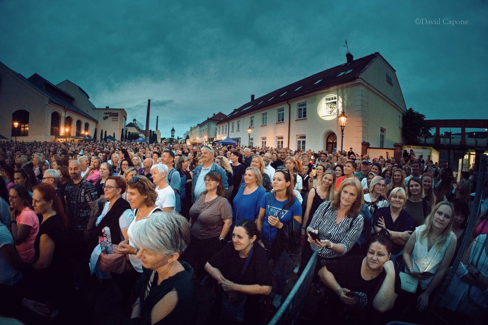 Tros Discotequos se vrátili do Plzně. Fanoušky bavili svou pěvecky-improvizační show