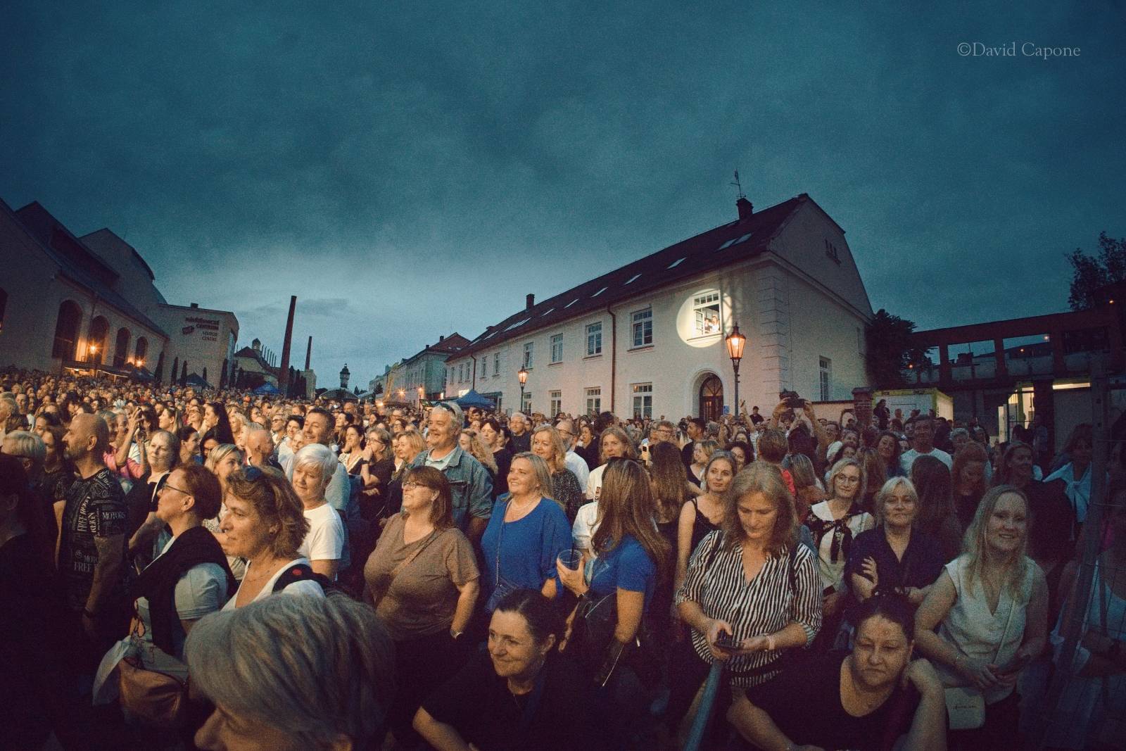 Tros Discotequos se vrátili do Plzně. Fanoušky bavili svou pěvecky-improvizační show