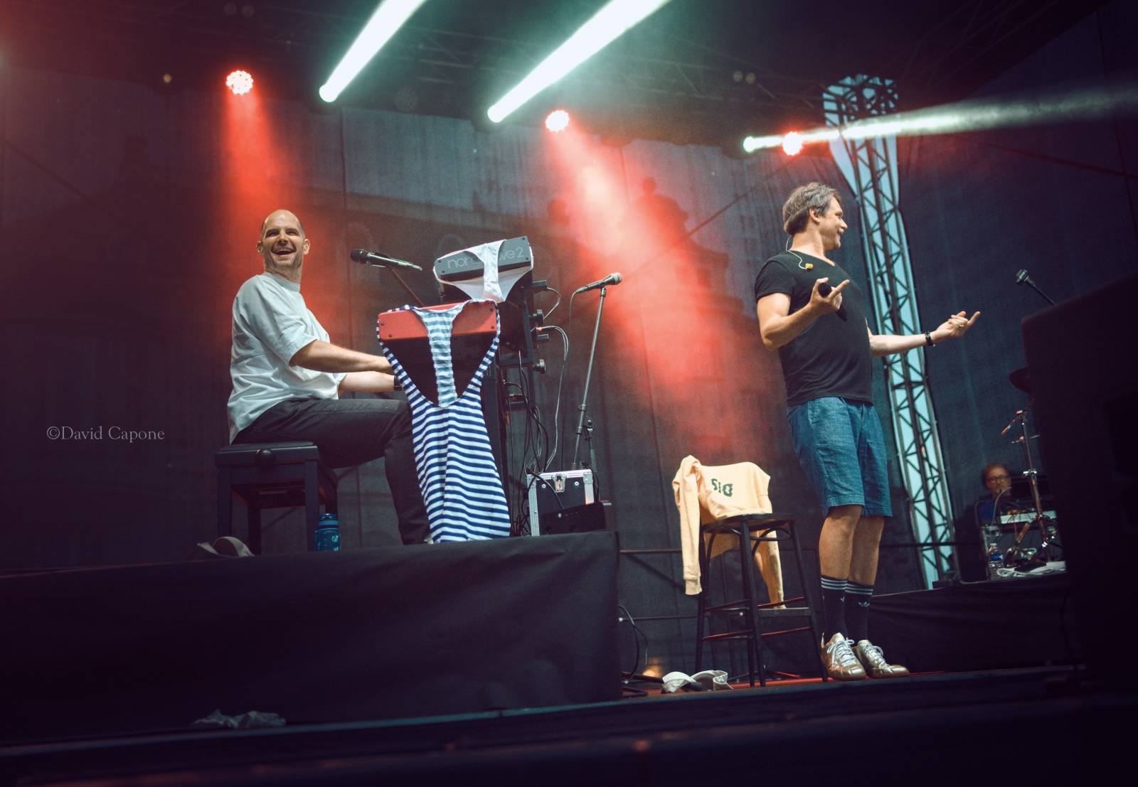 Tros Discotequos se vrátili do Plzně. Fanoušky bavili svou pěvecky-improvizační show