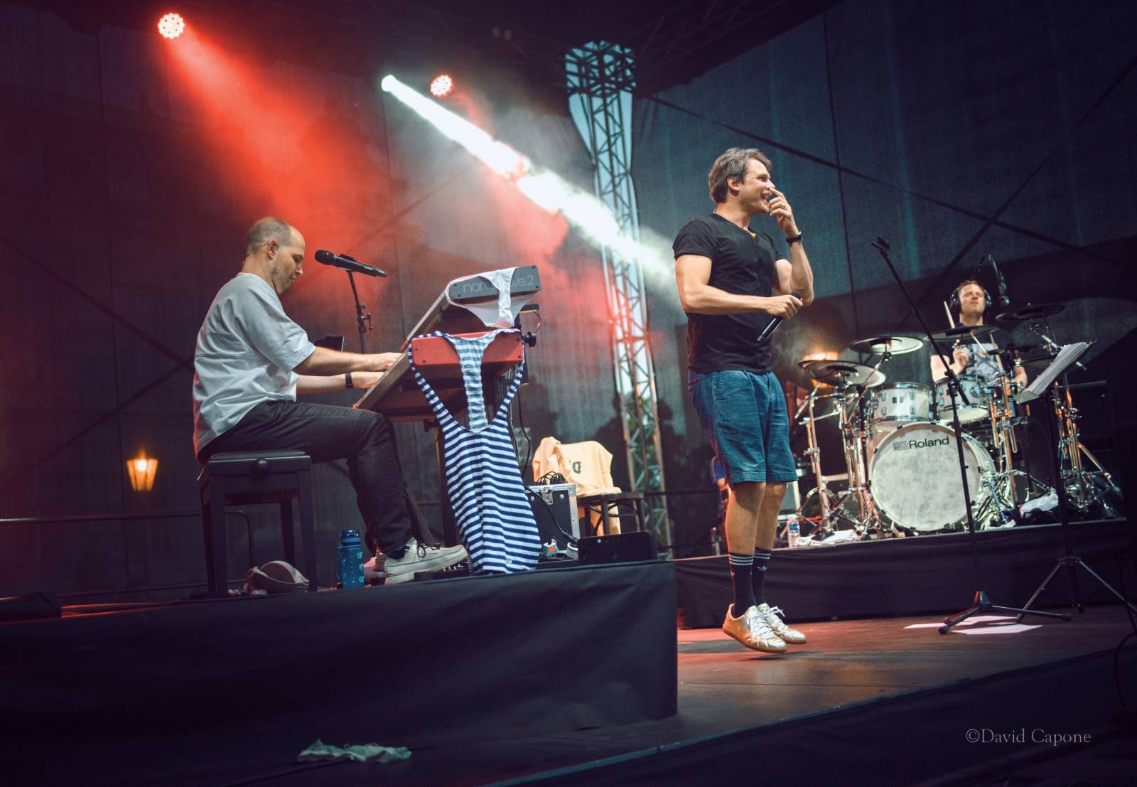Tros Discotequos se vrátili do Plzně. Fanoušky bavili svou pěvecky-improvizační show