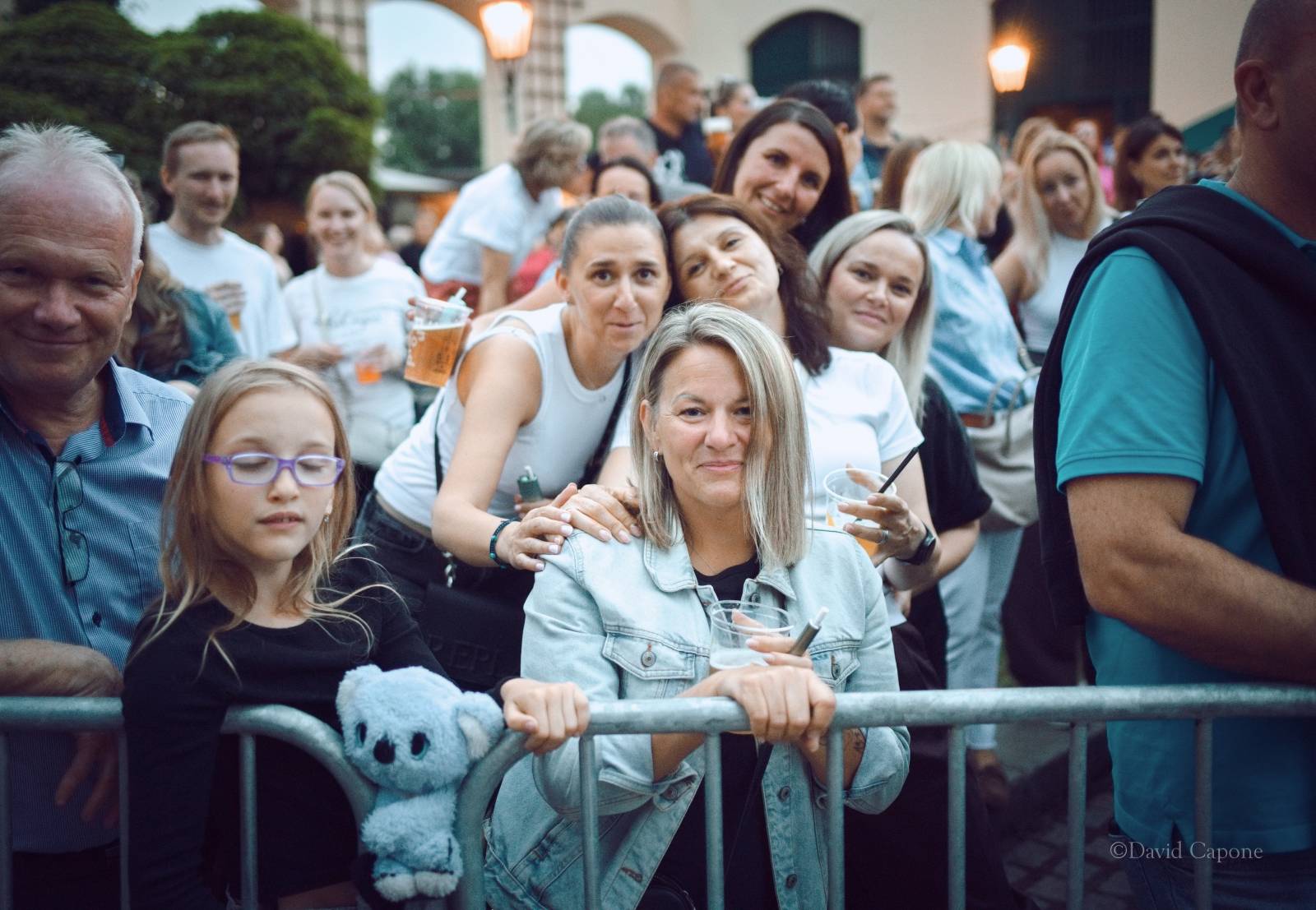 Tros Discotequos se vrátili do Plzně. Fanoušky bavili svou pěvecky-improvizační show