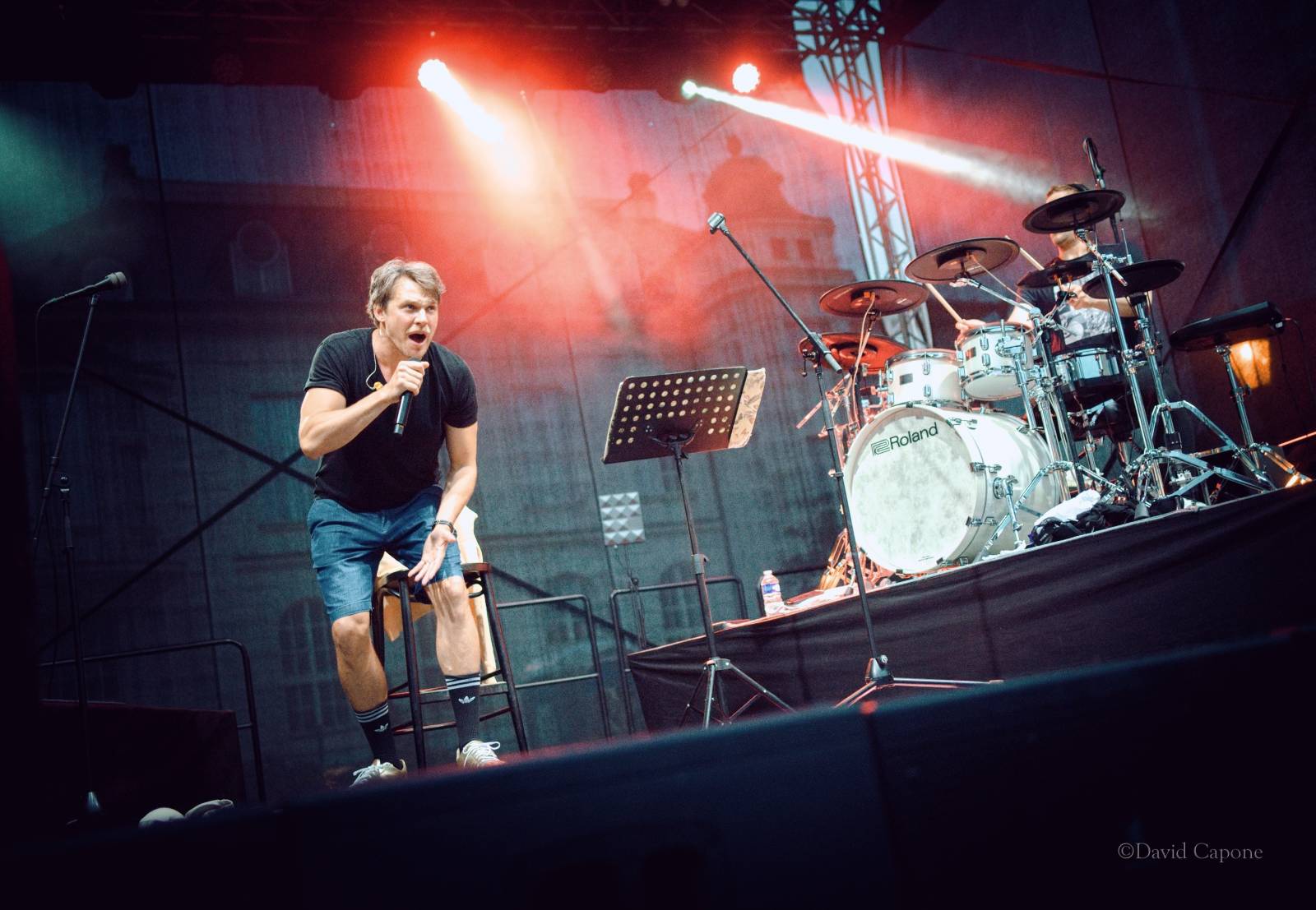 Tros Discotequos se vrátili do Plzně. Fanoušky bavili svou pěvecky-improvizační show