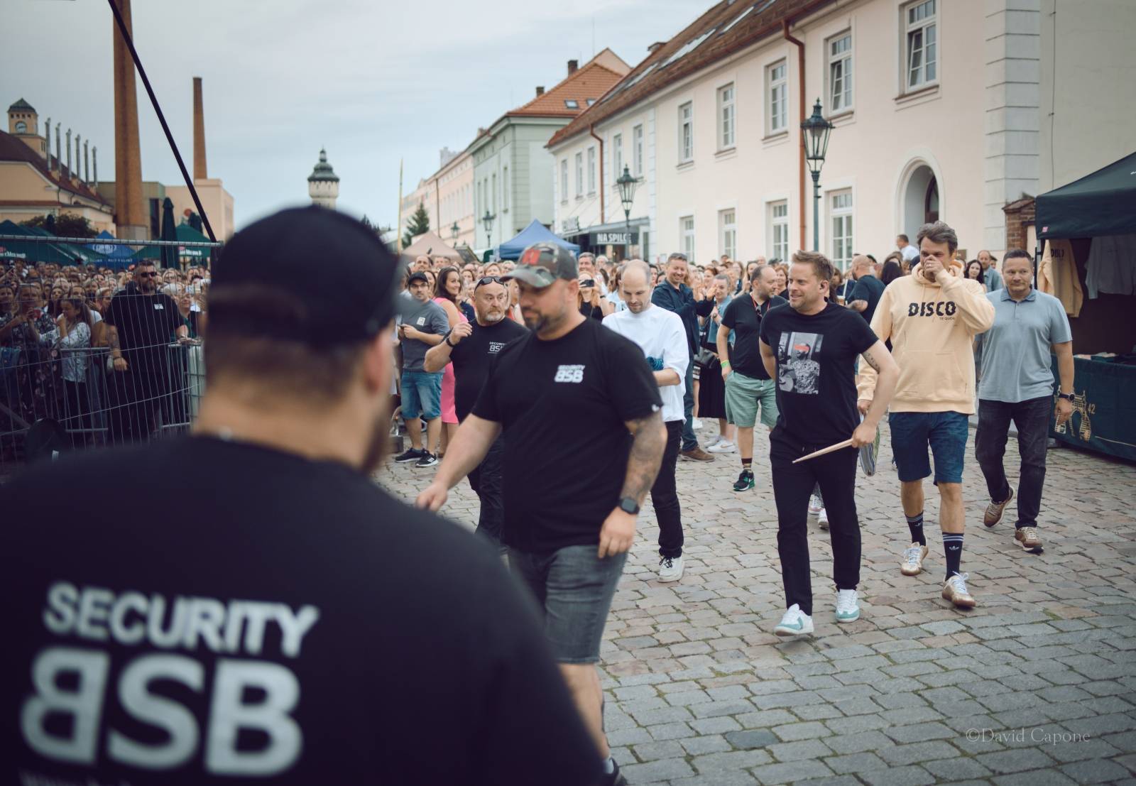 Tros Discotequos se vrátili do Plzně. Fanoušky bavili svou pěvecky-improvizační show