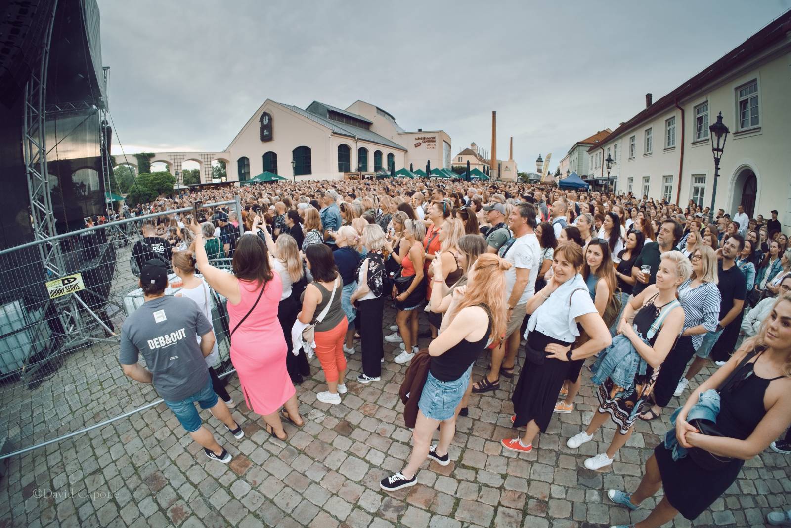 Tros Discotequos se vrátili do Plzně. Fanoušky bavili svou pěvecky-improvizační show