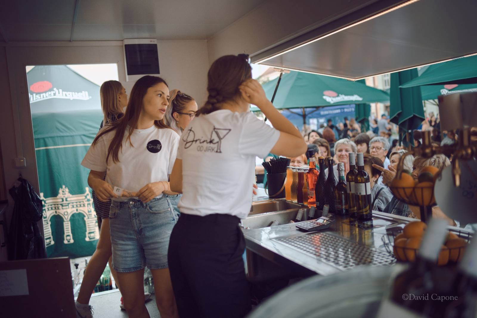 Tros Discotequos se vrátili do Plzně. Fanoušky bavili svou pěvecky-improvizační show