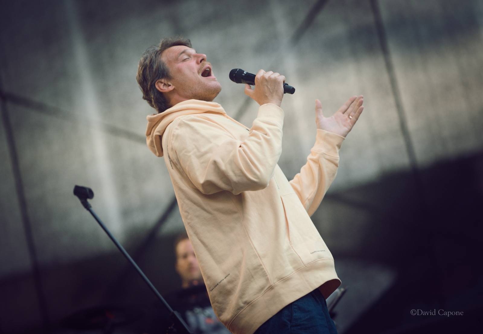 Tros Discotequos se vrátili do Plzně. Fanoušky bavili svou pěvecky-improvizační show