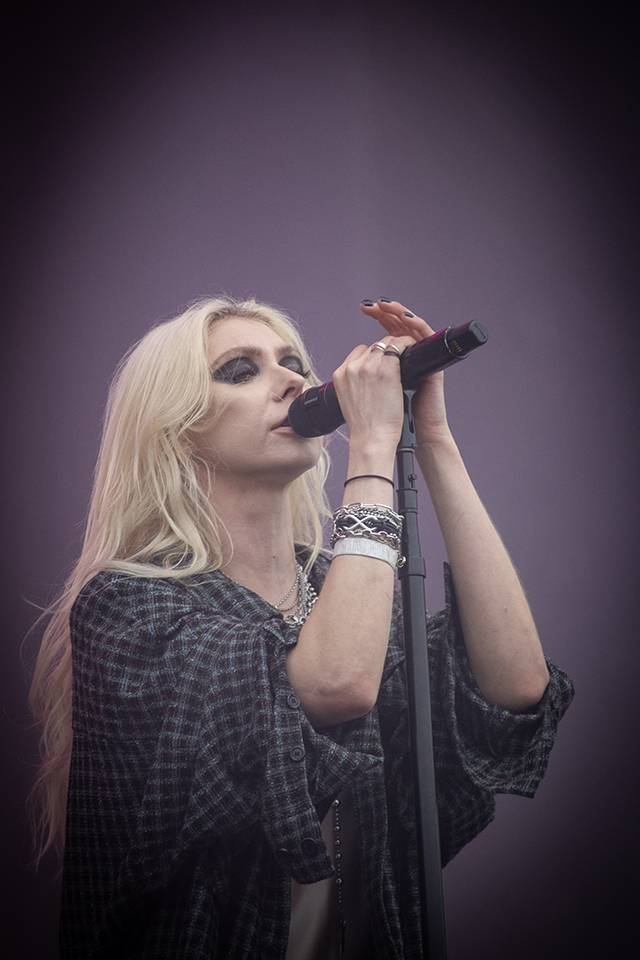 Taylor Momsen z The Pretty Reckless si omotala publikum na Rock for People kolem prstu. V Hradci Králové zahráli i Electric Callboy a The Wombats
