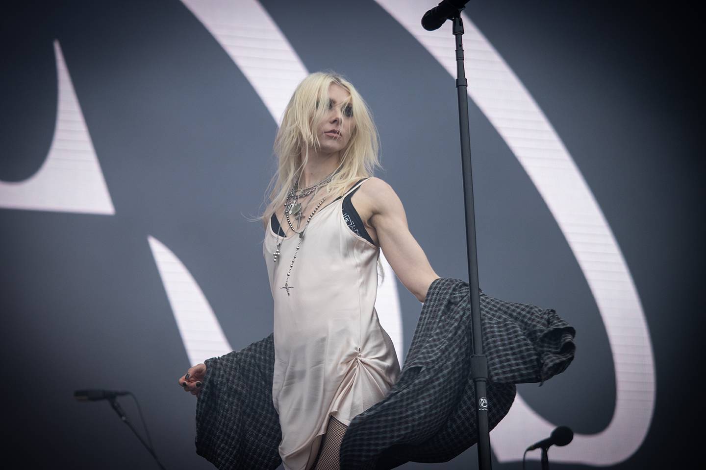 Taylor Momsen z The Pretty Reckless si omotala publikum na Rock for People kolem prstu. V Hradci Králové zahráli i Electric Callboy a The Wombats