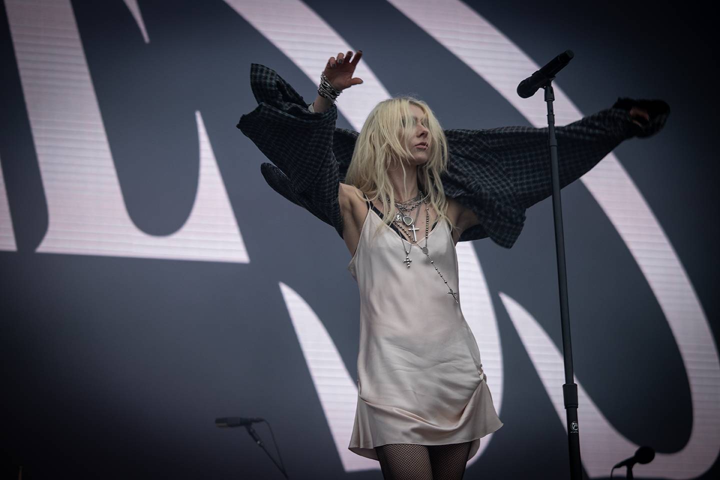 Taylor Momsen z The Pretty Reckless si omotala publikum na Rock for People kolem prstu. V Hradci Králové zahráli i Electric Callboy a The Wombats