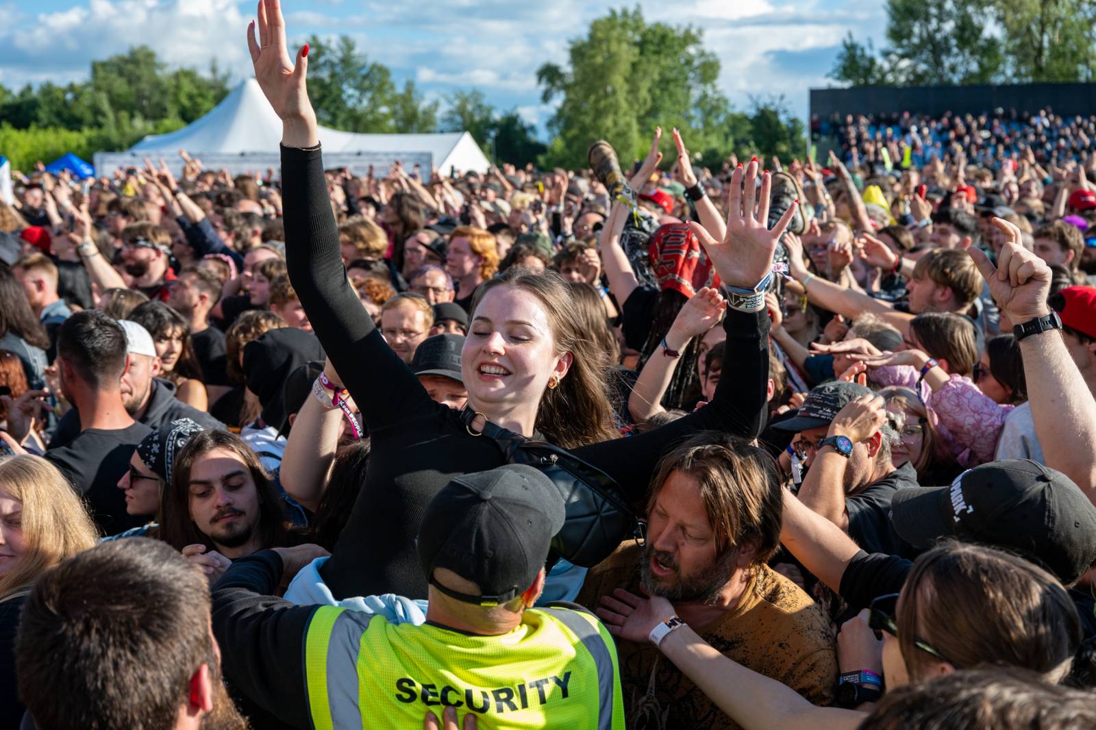 Headlinerem druhého dne Rock for People byli Limp Bizkit. Své show rozjeli i Baby Metal, All Time Low nebo Breaking Benjamin