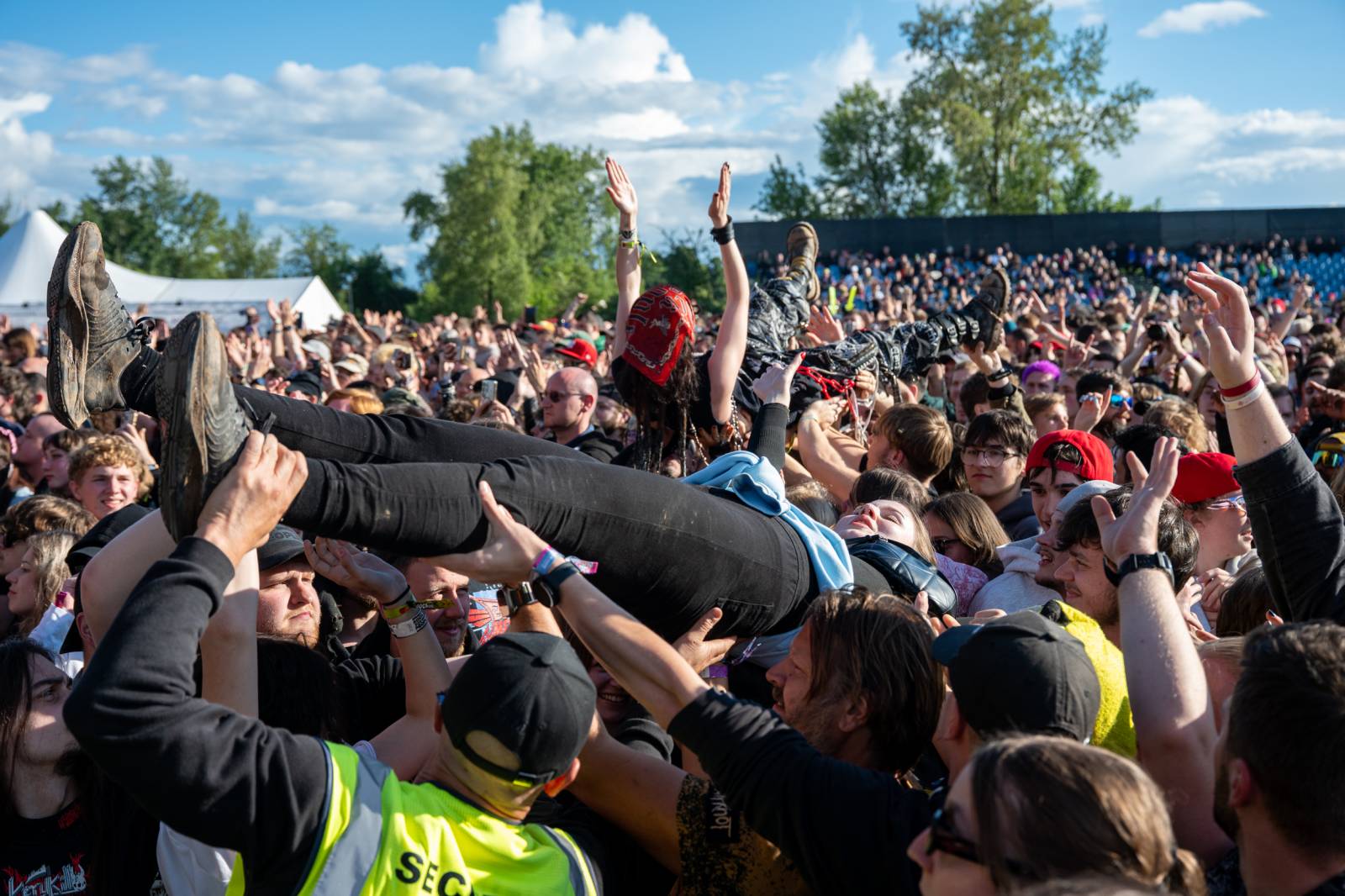 Headlinerem druhého dne Rock for People byli Limp Bizkit. Své show rozjeli i Baby Metal, All Time Low nebo Breaking Benjamin