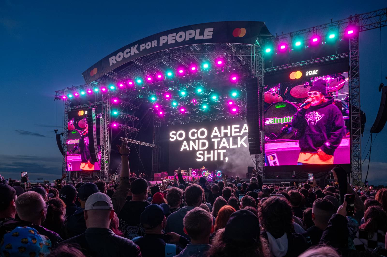 Headlinerem druhého dne Rock for People byli Limp Bizkit. Své show rozjeli i Baby Metal, All Time Low nebo Breaking Benjamin