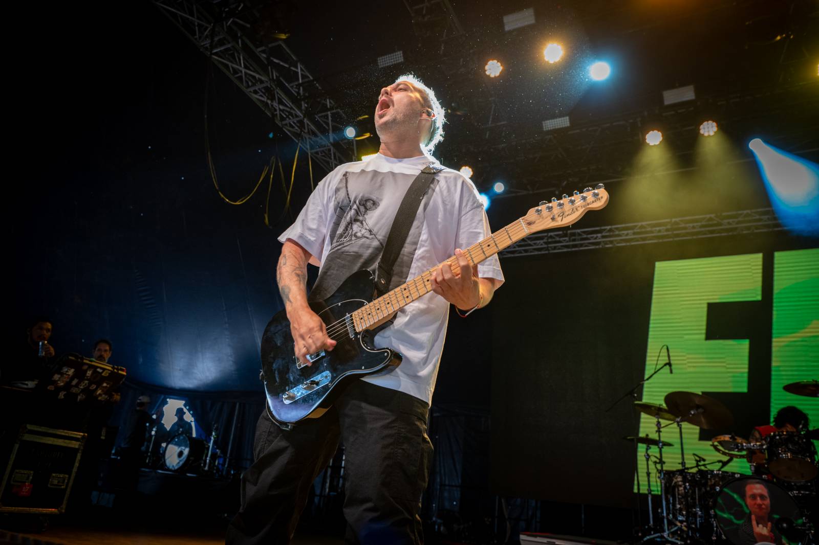 Poledne na Rock for People. Program třetího dne odstartovali Ego Kill Talent, Klamat, South Arcade a The Clause 