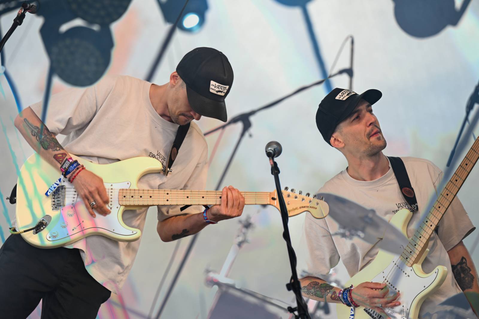 Poledne na Rock for People. Program třetího dne odstartovali Ego Kill Talent, Klamat, South Arcade a The Clause 