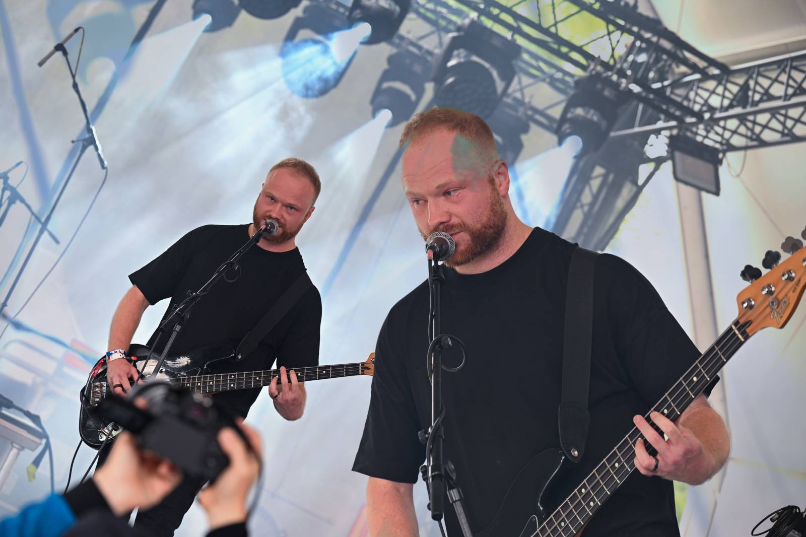 Poledne na Rock for People. Program třetího dne odstartovali Ego Kill Talent, Klamat, South Arcade a The Clause 
