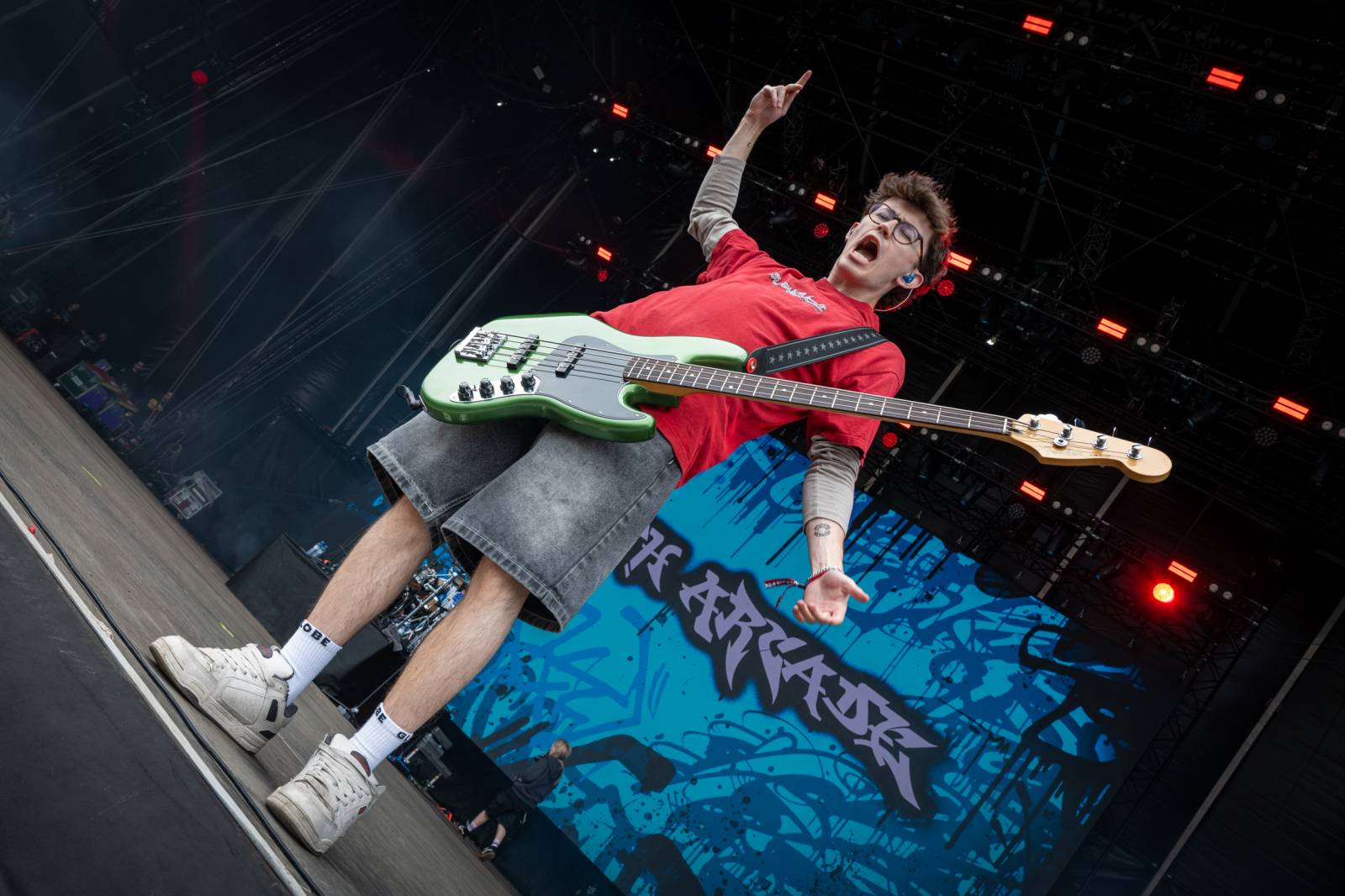 Poledne na Rock for People. Program třetího dne odstartovali Ego Kill Talent, Klamat, South Arcade a The Clause 