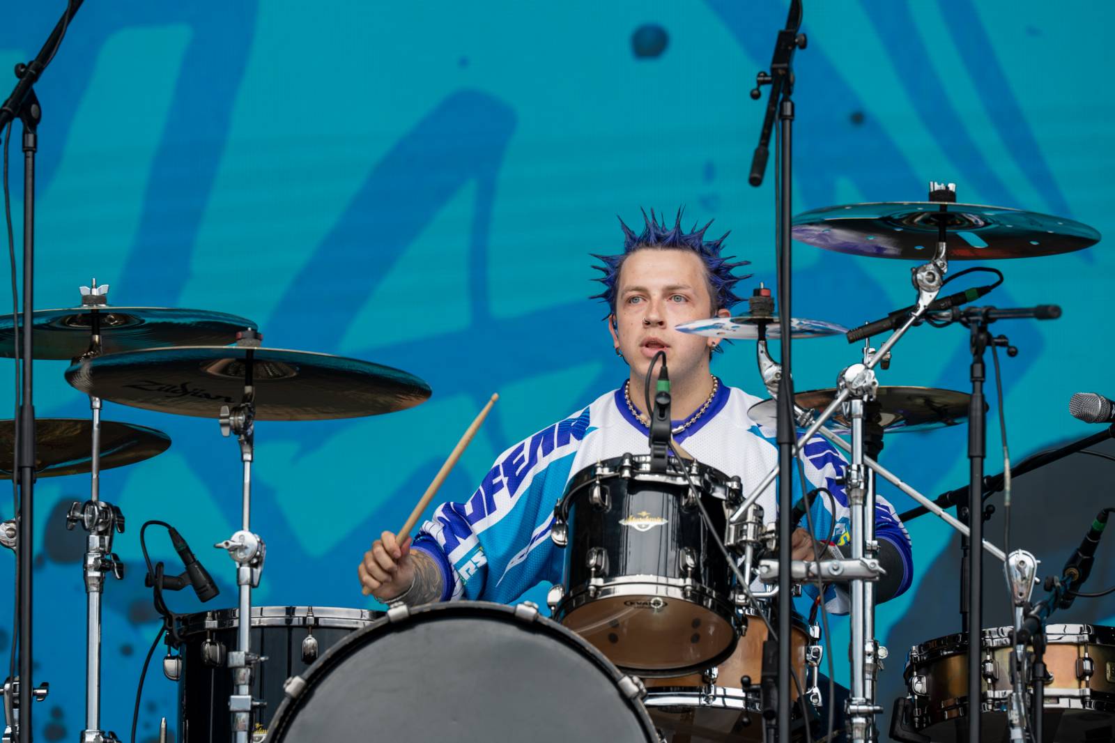 Poledne na Rock for People. Program třetího dne odstartovali Ego Kill Talent, Klamat, South Arcade a The Clause 