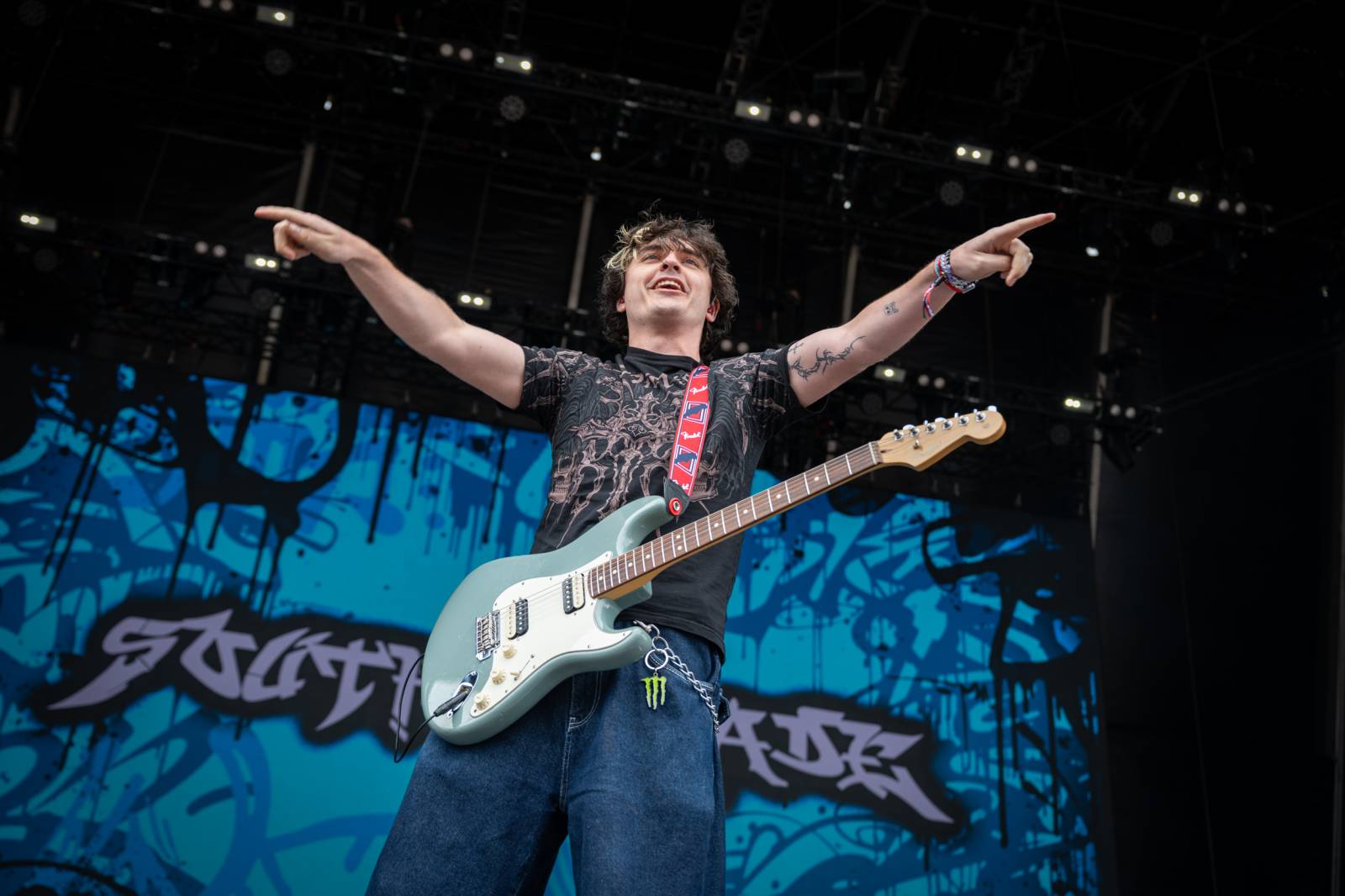 Poledne na Rock for People. Program třetího dne odstartovali Ego Kill Talent, Klamat, South Arcade a The Clause 