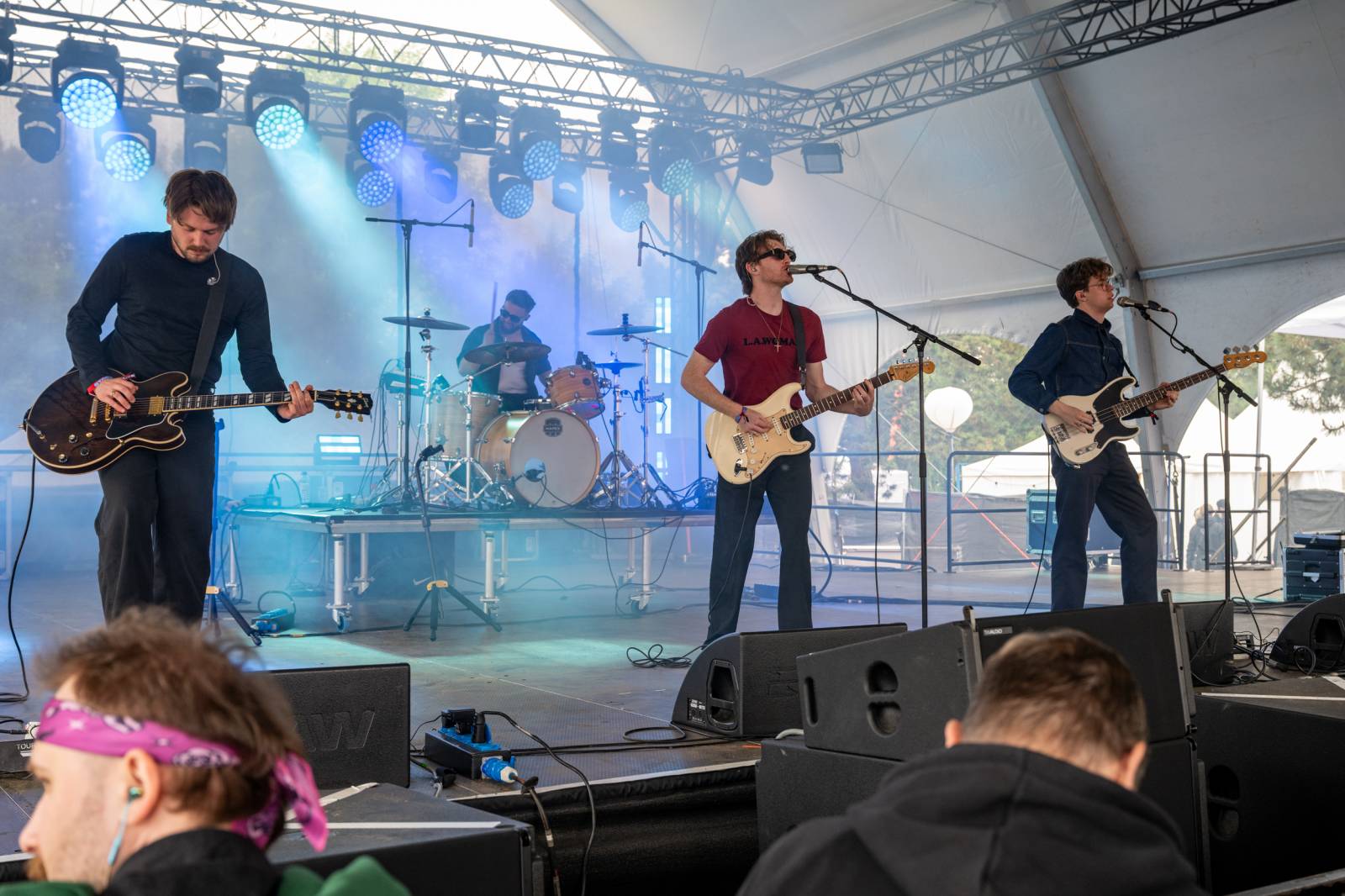 Poledne na Rock for People. Program třetího dne odstartovali Ego Kill Talent, Klamat, South Arcade a The Clause 
