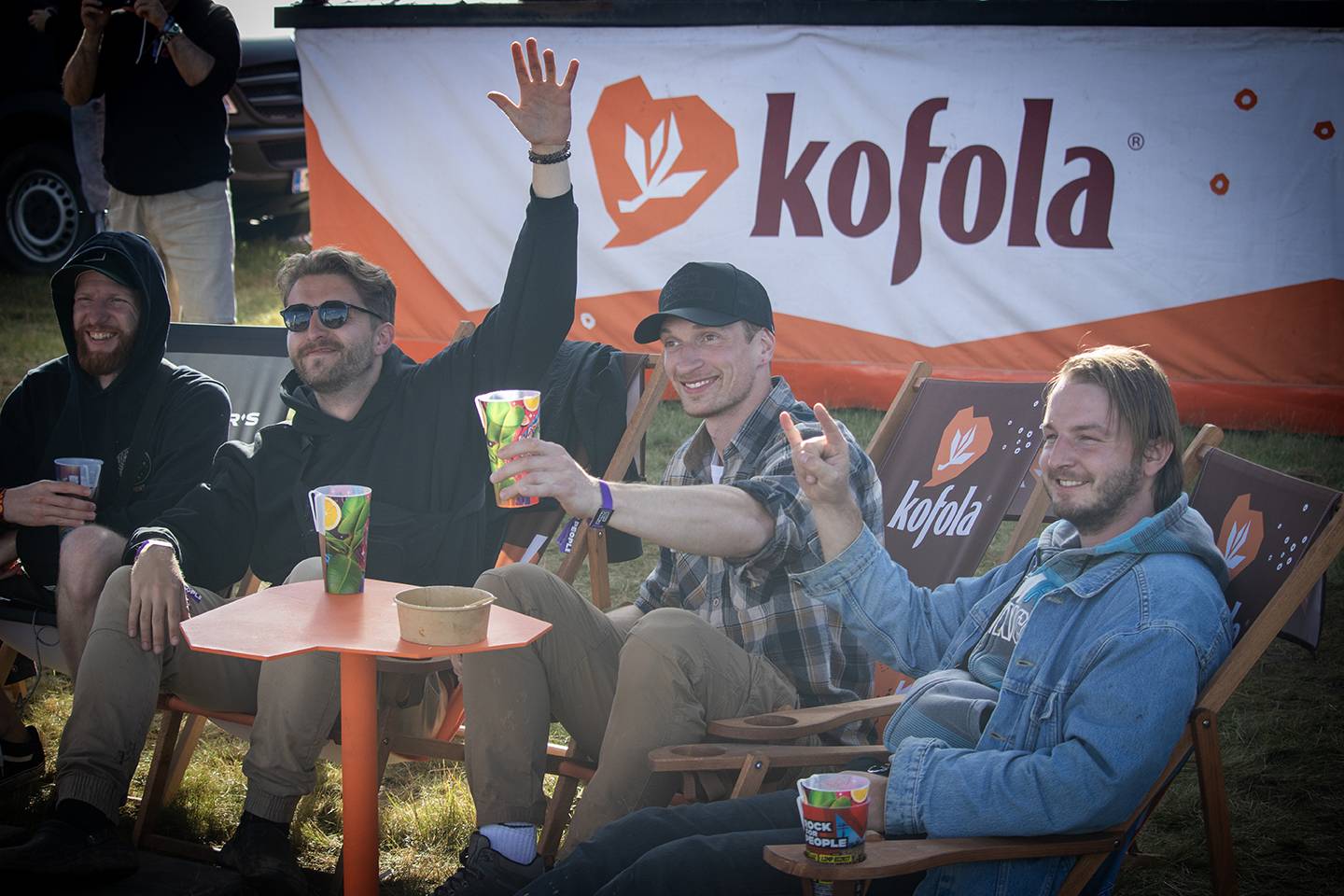 Najdete se? Rock for People plný úsměvů, kostýmů i pláštěnek