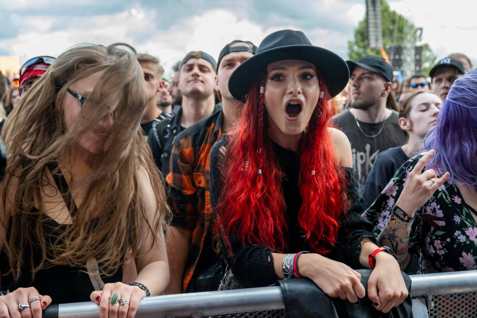 Nad Hradcem Králové čtvrtý den Rock for People konečně vysvitlo slunce. Dorazili Within Temptation, Don Broco, Silent Planet i Alessi Rose