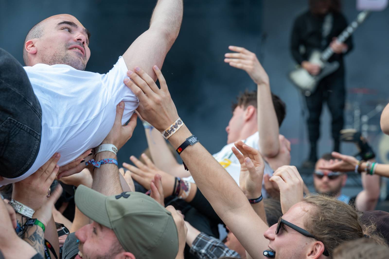 Nad Hradcem Králové čtvrtý den Rock for People konečně vysvitlo slunce. Dorazili Within Temptation, Don Broco, Silent Planet i Alessi Rose