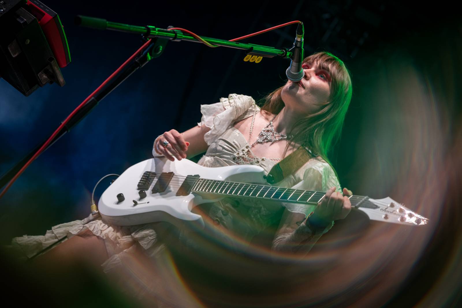 Nad Hradcem Králové čtvrtý den Rock for People konečně vysvitlo slunce. Dorazili Within Temptation, Don Broco, Silent Planet i Alessi Rose