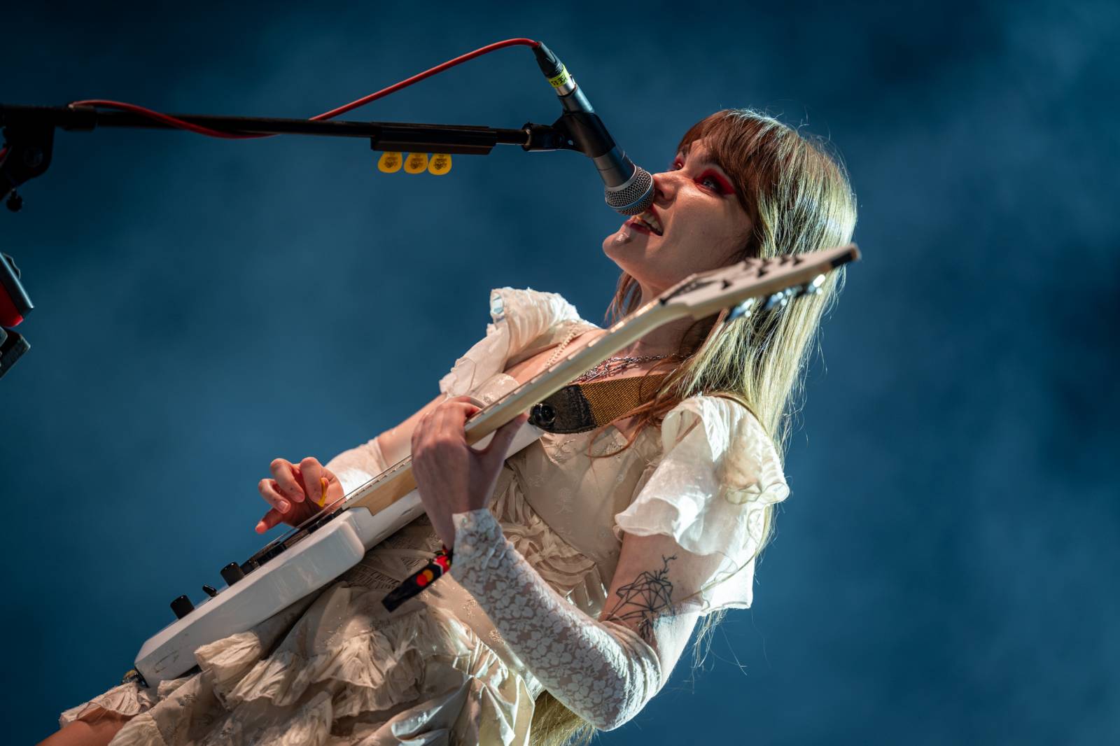 Nad Hradcem Králové čtvrtý den Rock for People konečně vysvitlo slunce. Dorazili Within Temptation, Don Broco, Silent Planet i Alessi Rose