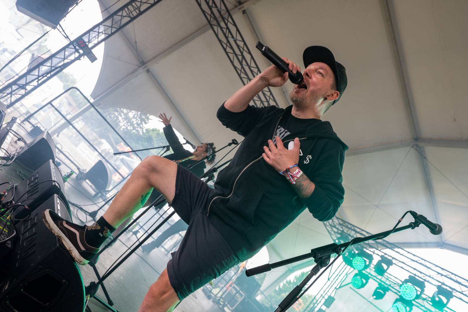 Nad Hradcem Králové čtvrtý den Rock for People konečně vysvitlo slunce. Dorazili Within Temptation, Don Broco, Silent Planet i Alessi Rose